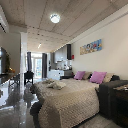 Seafront, Lovely Modern Studio. Apartamento St. Julian's Exterior foto