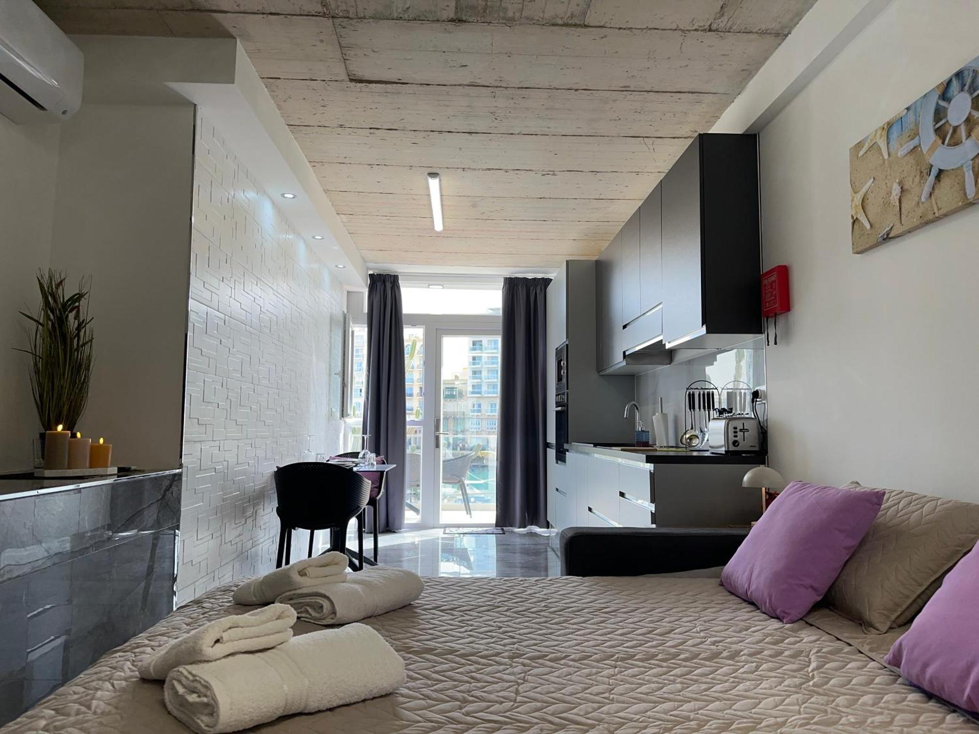 Seafront, Lovely Modern Studio. Apartamento St. Julian's Exterior foto